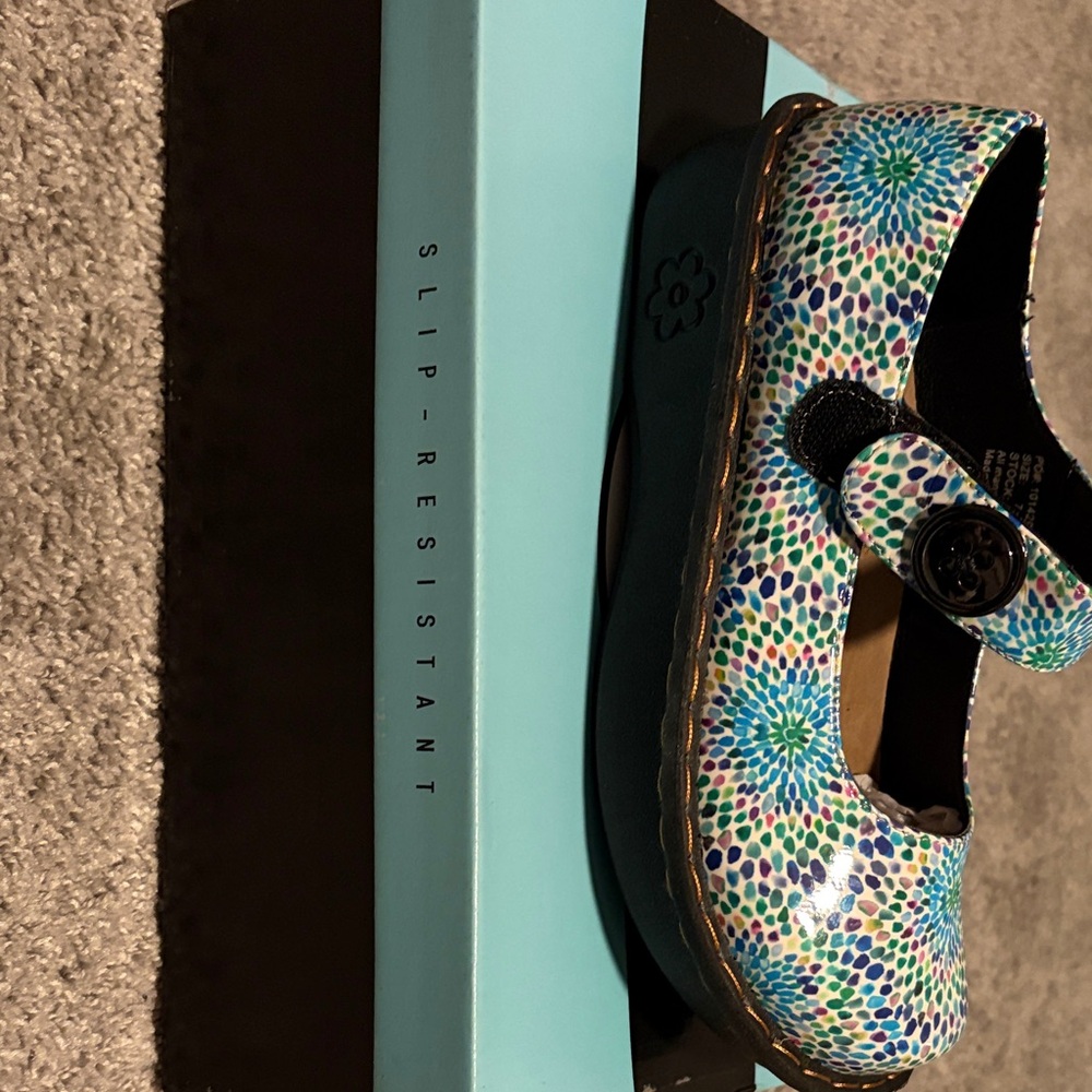 Savvy Multicolor Floral Women's Flats